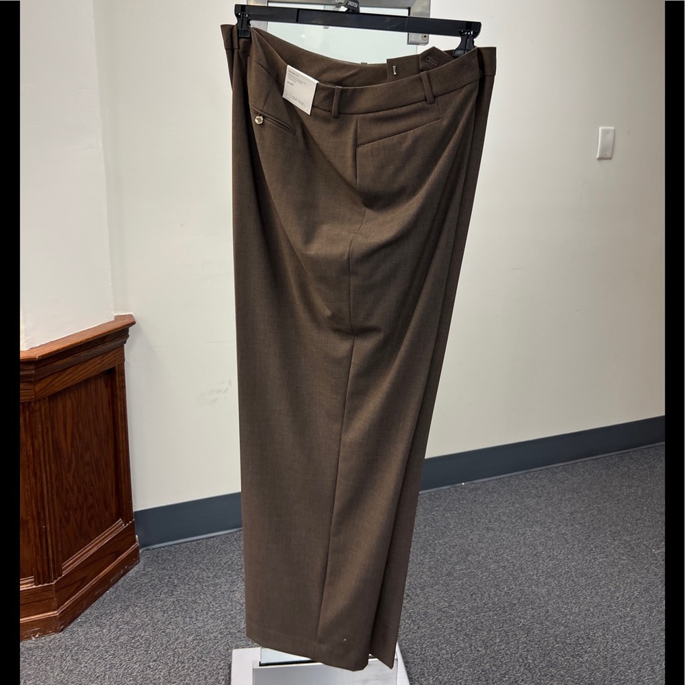 Calvin Klein Brown Modern Fit Dress Pants
Size 22W